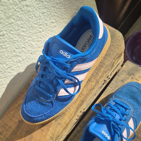 Adidas Blue and White Womans Sneakers with Tan Sole - Picture 12 of 13